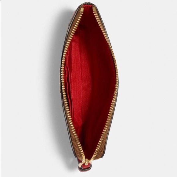 ❌Sold❌🔥Corner Zip Wristlet With Hearts Print - Picture 4 of 8